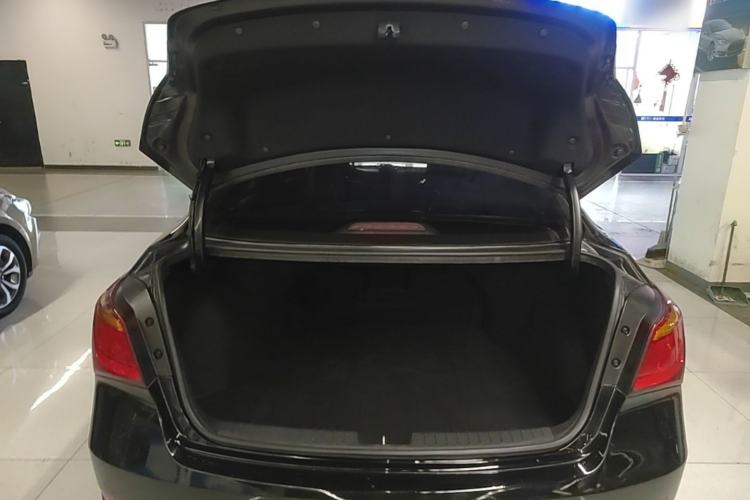 Used Hyundai Mistra 2014 1.8L Automatic Smart GLS Trunk