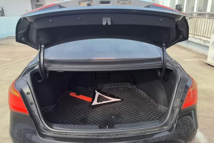 Used Hyundai Mistra 2014 1.8L Automatic Smart GLS Trunk