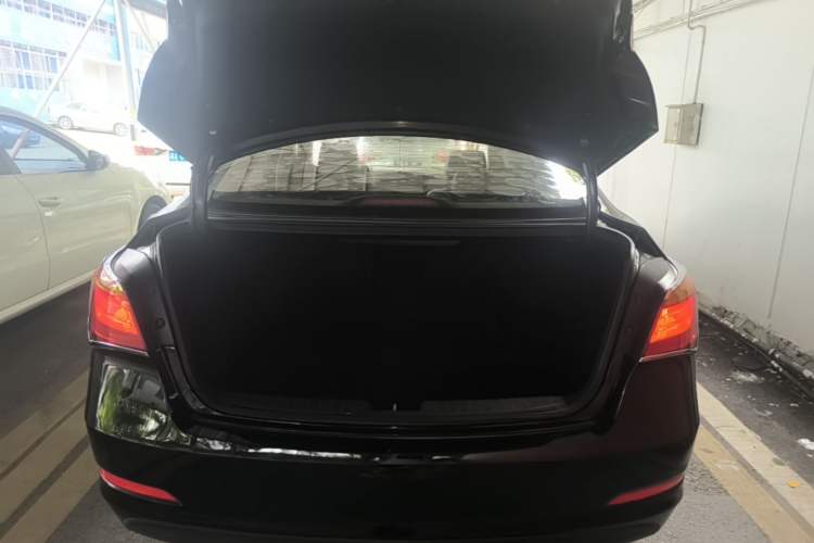 Used Hyundai Mistra 2014 1.8L Automatic Smart GLS Trunk