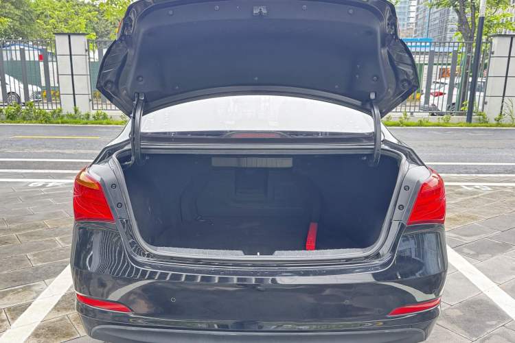 Used Hyundai Mistra 2014 1.8L Automatic Smart GLS Trunk