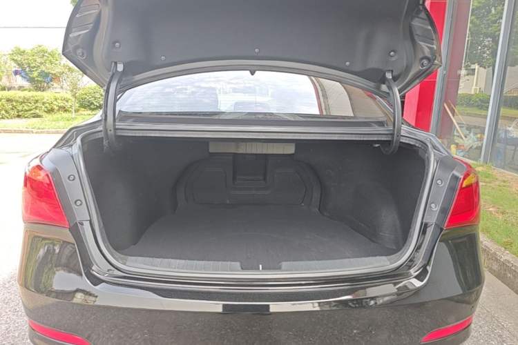 Used Hyundai Mistra 2014 1.8L Automatic Smart GLS Trunk