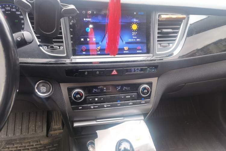 Used Hyundai Mistra 2014 1.8L Automatic Deluxe DLX Model Audio And AC Panel
