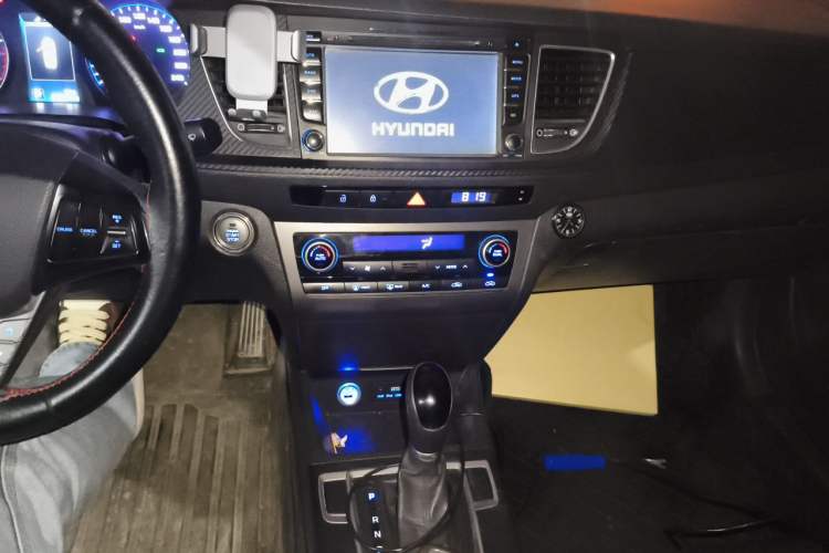 Used Hyundai Mistra 2014 1.8L Automatic Deluxe DLX Model Audio And AC Panel