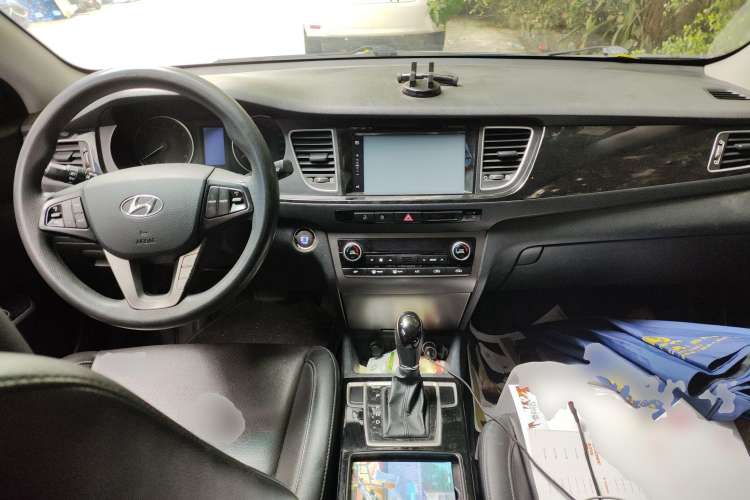 Used Hyundai Mistra 2014 1.8L Automatic Smart GLS Center Console