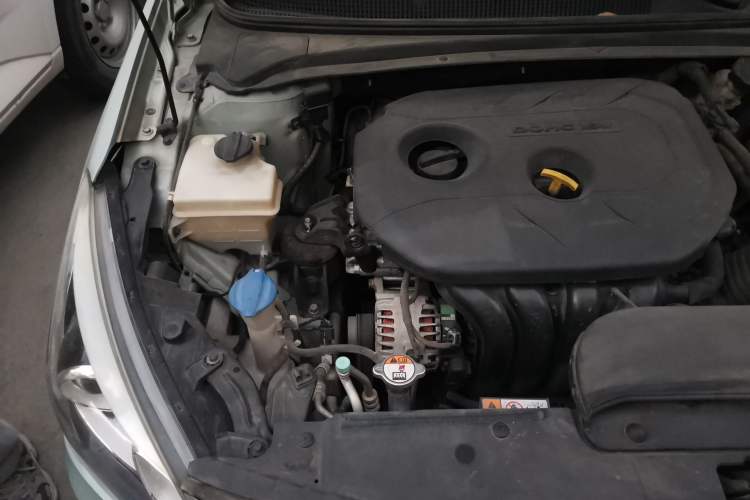 Used Hyundai Mistra 2014 1.8L Automatic Deluxe DLX Model Engine Bay Right