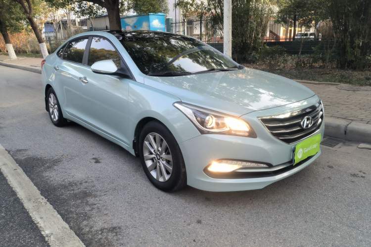 Used Hyundai Mistra 2014 1.8L Automatic Smart GLS Front Right 45 Deg