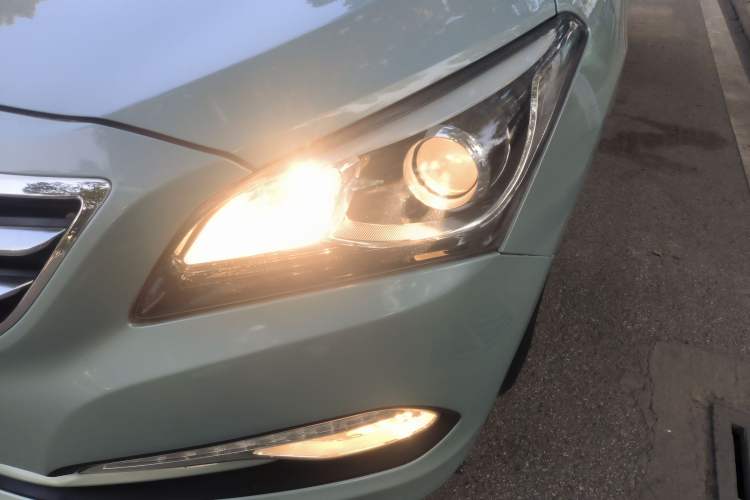 Used Hyundai Mistra 2014 1.8L Automatic Smart GLS Left Front Headlight