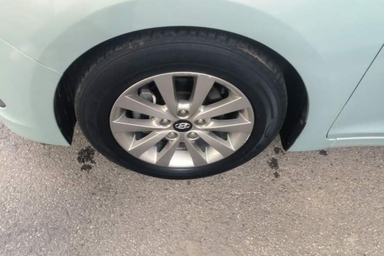 Used Hyundai Mistra 2014 1.8L Automatic Smart GLS Left Front Wheel Hub