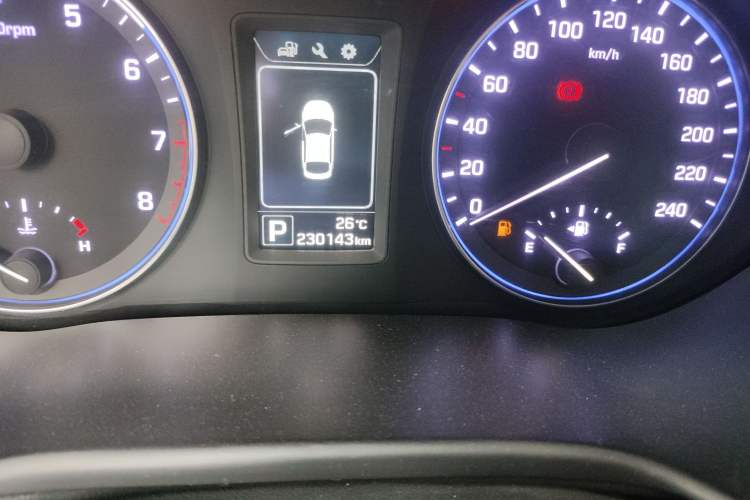Used Hyundai Mistra 2014 1.8L Automatic Smart GLS Odometer Close Up