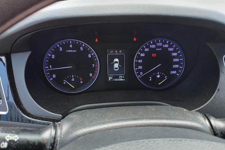 Used Hyundai Mistra 2014 1.8L Automatic Smart GLS Odometer Close Up
