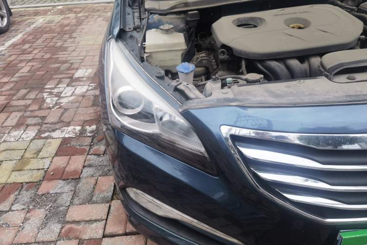 Used Hyundai Mistra 2014 1.8L Automatic Deluxe DLX Model Right Front Headlight