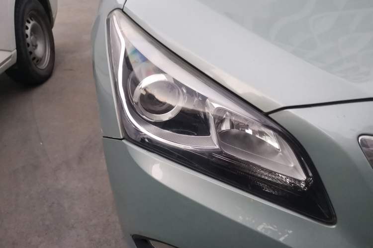 Used Hyundai Mistra 2014 1.8L Automatic Deluxe DLX Model Right Front Headlight
