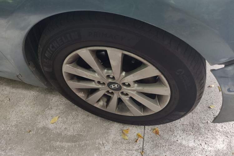 Used Hyundai Mistra 2014 1.8L Automatic Smart GLS Right Front Wheel Hub