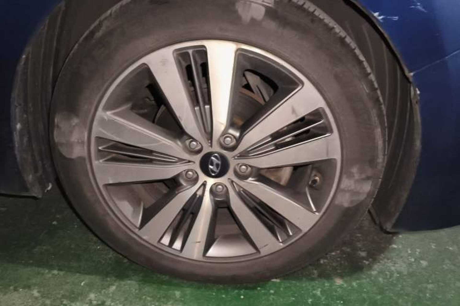 Used Hyundai Mistra 2014 1.8L Automatic Deluxe DLX Model Right Front Wheel Hub