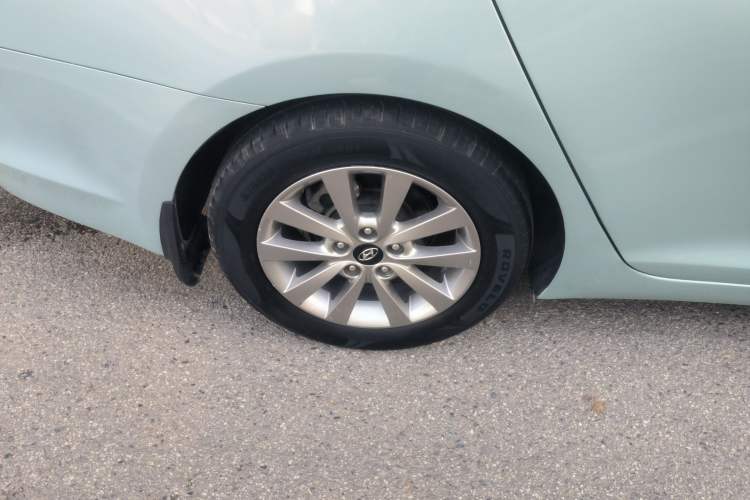 Used Hyundai Mistra 2014 1.8L Automatic Smart GLS Right Rear Wheel Hub