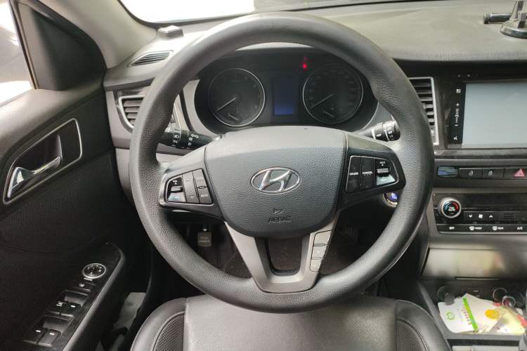 Used Hyundai Mistra 2014 1.8L Automatic Smart GLS Steering Wheel