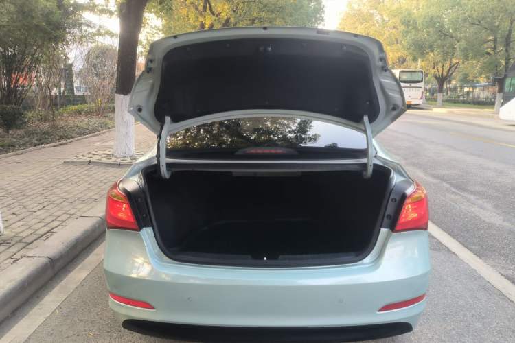 Used Hyundai Mistra 2014 1.8L Automatic Smart GLS Trunk