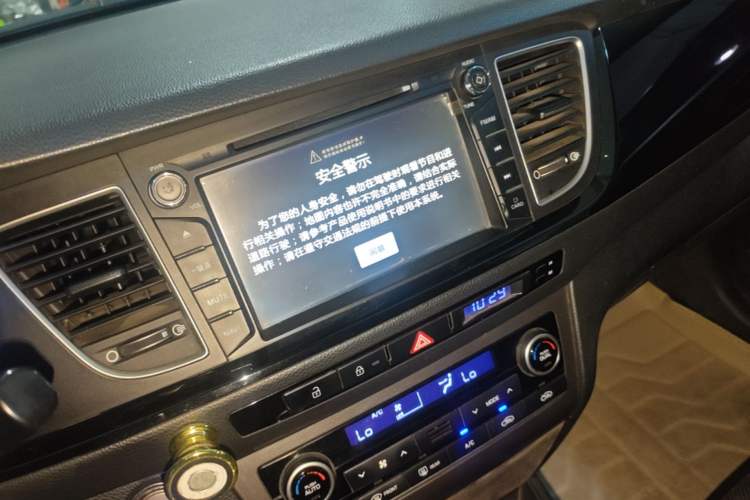 Used Hyundai Mistra 2014 1.8L Automatic Deluxe DLX Model Audio And AC Panel