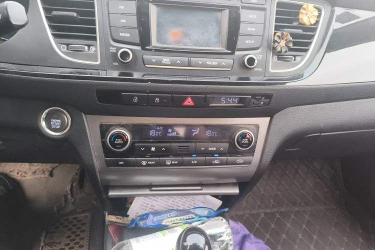 Used Hyundai Mistra 2014 1.8L Automatic Smart GLS Audio And AC Panel