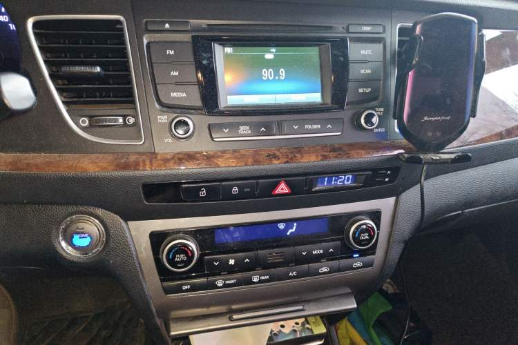Used Hyundai Mistra 2014 1.8L Automatic Deluxe DLX Model Audio And AC Panel