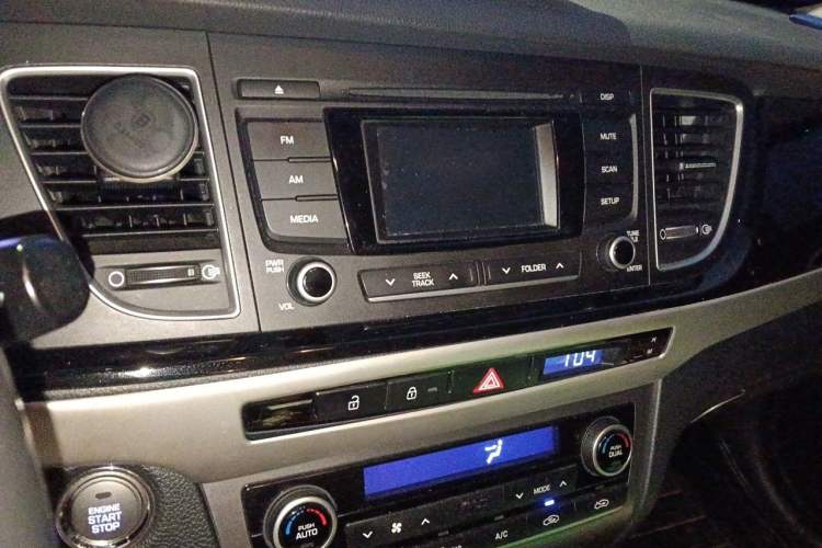 Used Hyundai Mistra 2014 1.8L Automatic Deluxe DLX Model Audio And AC Panel