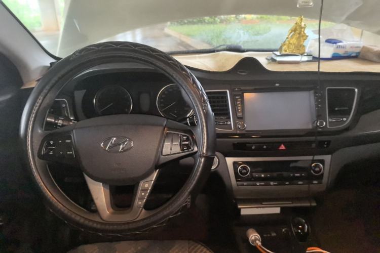 Used Hyundai Mistra 2014 1.8L Automatic Smart GLS Center Console