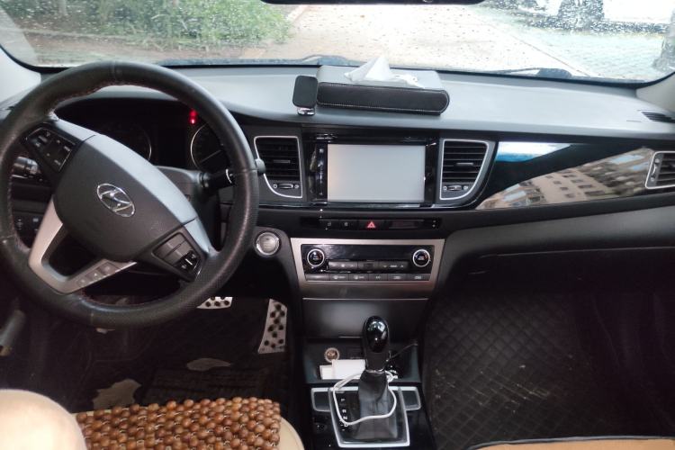 Used Hyundai Mistra 2014 1.8L Automatic Deluxe DLX Model Center Console