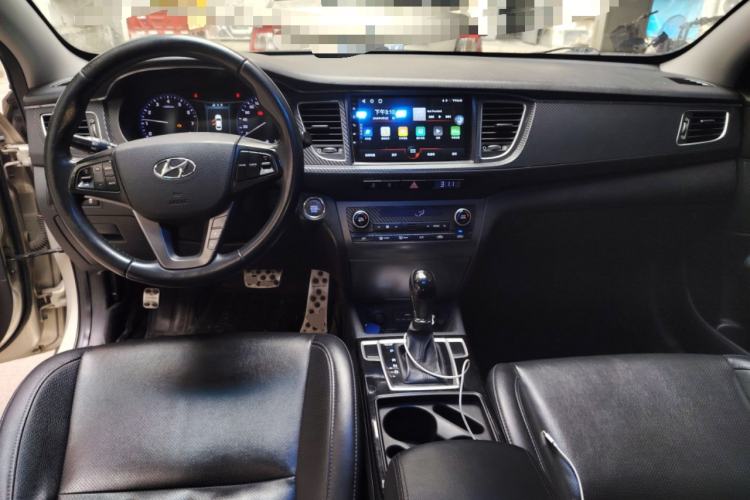 Used Hyundai Mistra 2014 1.8L Automatic Deluxe DLX Model Center Console