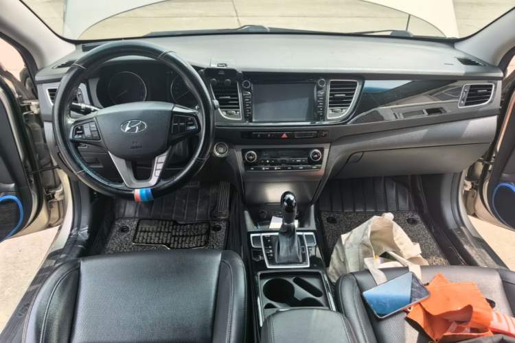 Used Hyundai Mistra 2014 1.8L Automatic Deluxe DLX Model Center Console