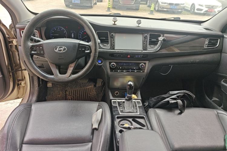 Used Hyundai Mistra 2014 1.8L Automatic Smart GLS Center Console