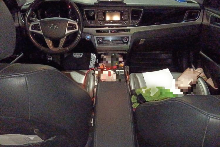 Used Hyundai Mistra 2014 1.8L Automatic Deluxe DLX Model Center Console