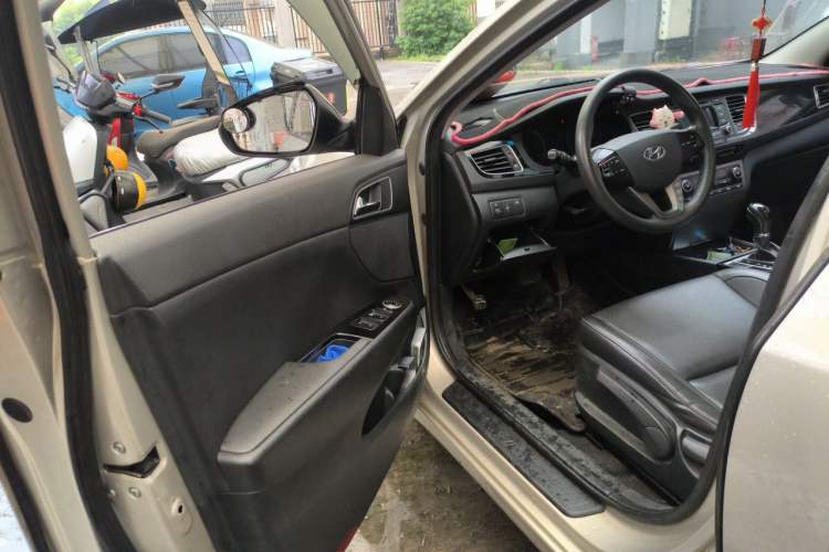 Used Hyundai Mistra 2014 1.8L Automatic Smart GLS Driver Seat