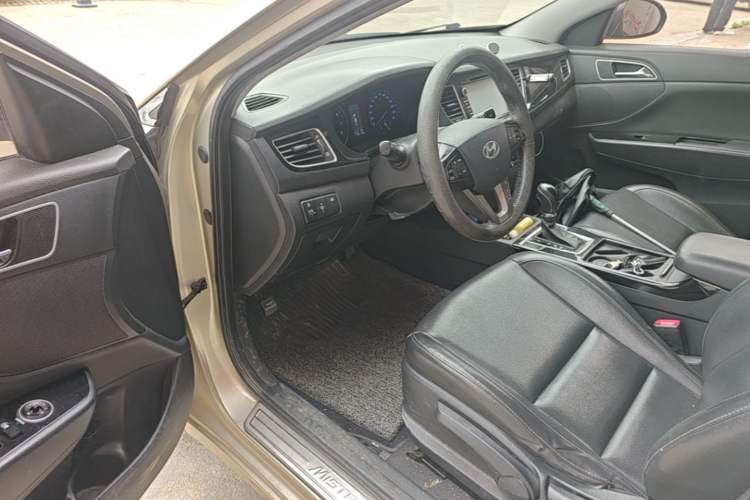 Used Hyundai Mistra 2014 1.8L Automatic Smart GLS Driver Seat