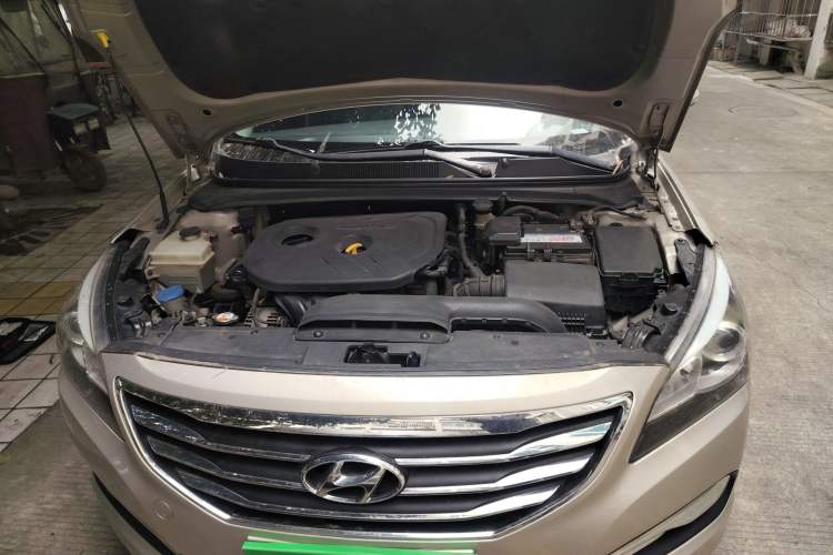 Used Hyundai Mistra 2014 1.8L Automatic Deluxe DLX Model Engine Bay