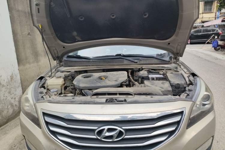 Used Hyundai Mistra 2014 1.8L Automatic Smart GLS Engine Bay