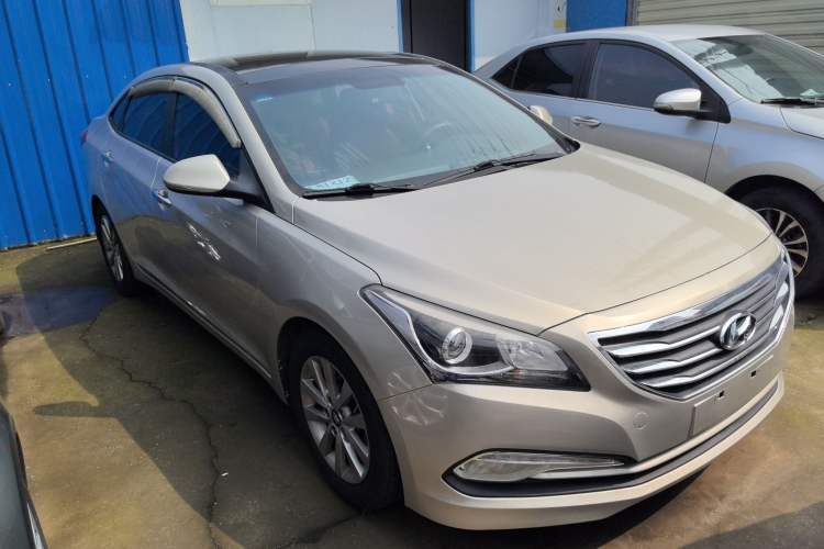Used Hyundai Mistra 2014 1.8L Automatic Smart GLS Front Right 45 Deg