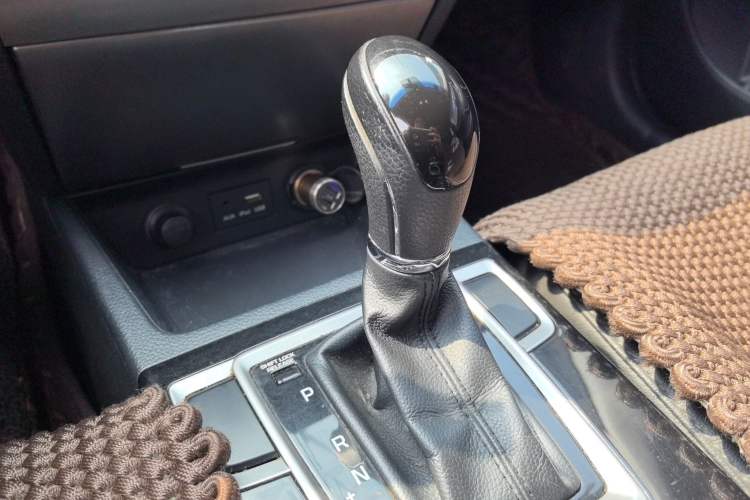 Used Hyundai Mistra 2014 1.8L Automatic Smart GLS Gear Lever