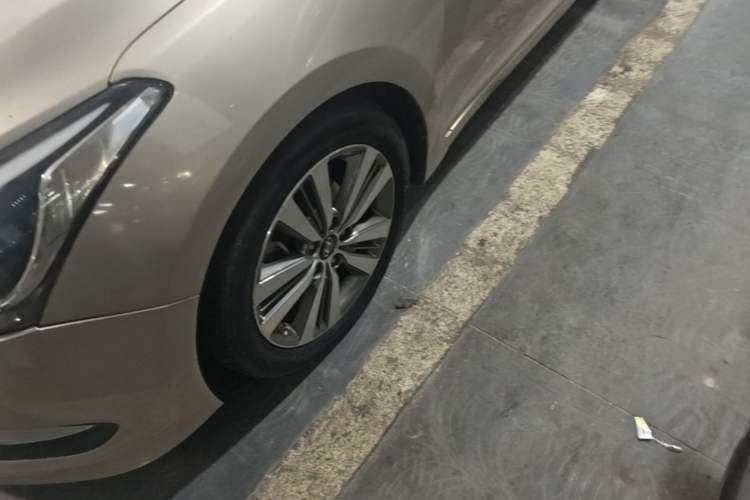 Used Hyundai Mistra 2014 1.8L Automatic Deluxe DLX Model Left Front Wheel Hub