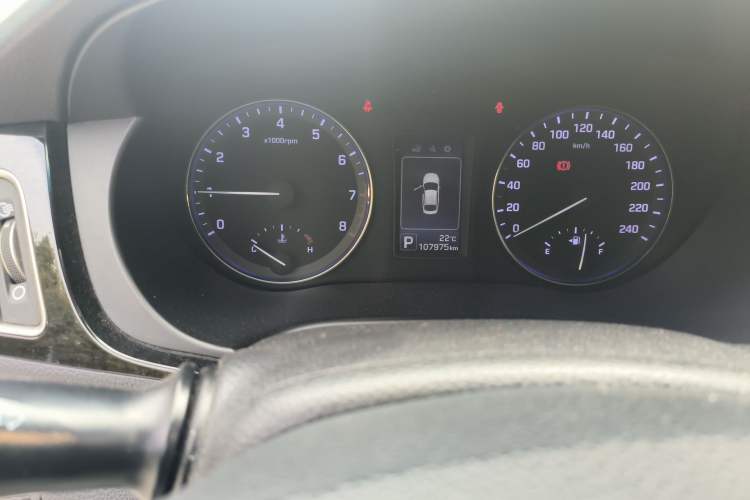 Used Hyundai Mistra 2014 1.8L Automatic Smart GLS Odometer Close Up