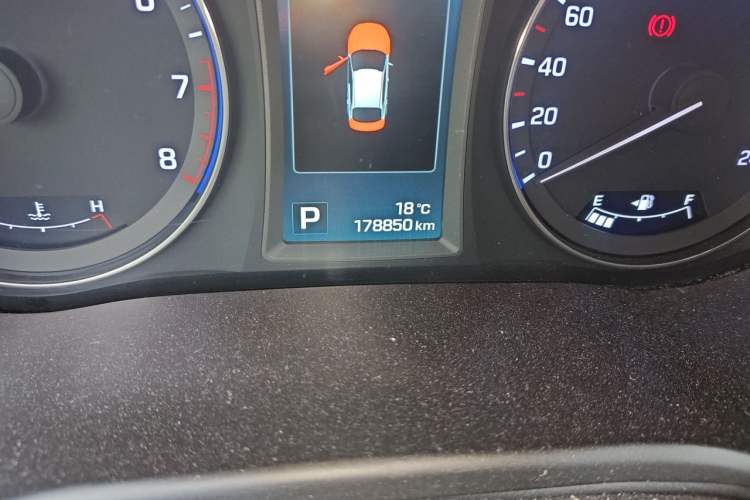 Used Hyundai Mistra 2014 1.8L Automatic Deluxe DLX Model Odometer Close Up