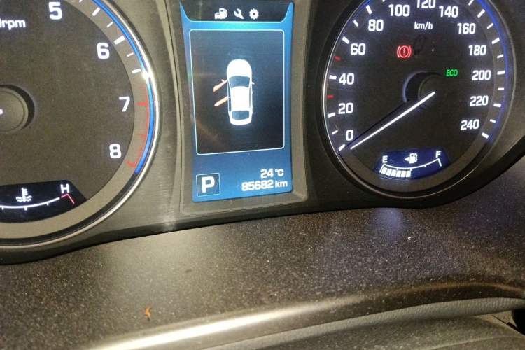Used Hyundai Mistra 2014 1.8L Automatic Deluxe DLX Model Odometer Close Up