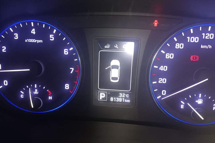 Used Hyundai Mistra 2014 1.8L Automatic Smart GLS Odometer Close Up
