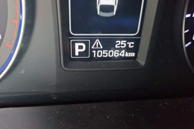 Used Hyundai Mistra 2014 1.8L Automatic Smart GLS Odometer Close Up