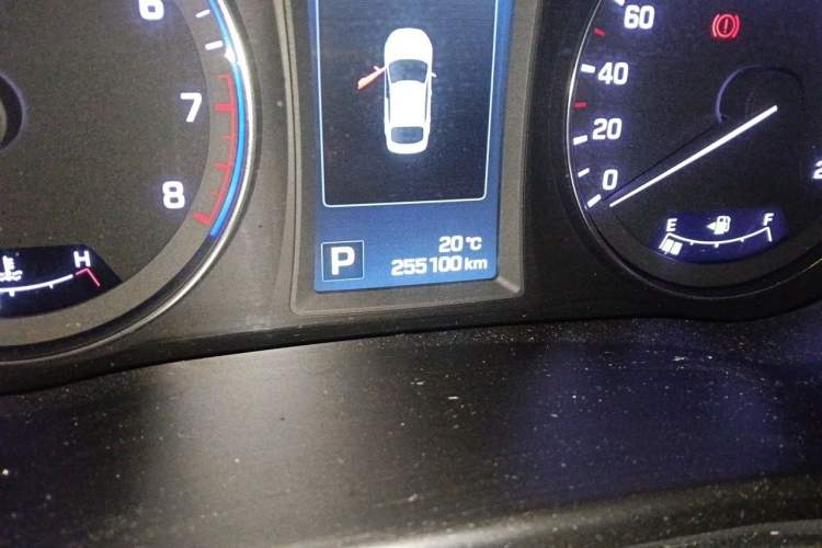 Used Hyundai Mistra 2014 1.8L Automatic Deluxe DLX Model Odometer Close Up