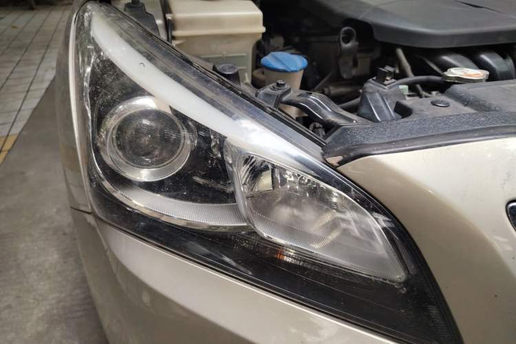 Used Hyundai Mistra 2014 1.8L Automatic Deluxe DLX Model Right Front Headlight