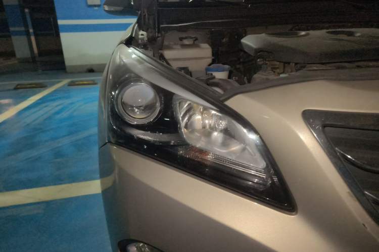 Used Hyundai Mistra 2014 1.8L Automatic Deluxe DLX Model Right Front Headlight
