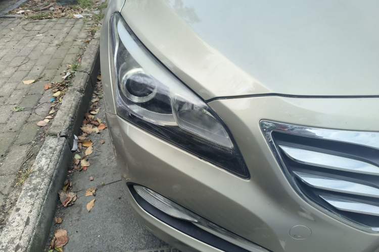 Used Hyundai Mistra 2014 1.8L Automatic Smart GLS Right Front Headlight