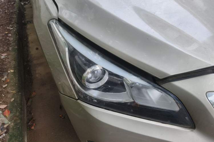 Used Hyundai Mistra 2014 1.8L Automatic Smart GLS Right Front Headlight