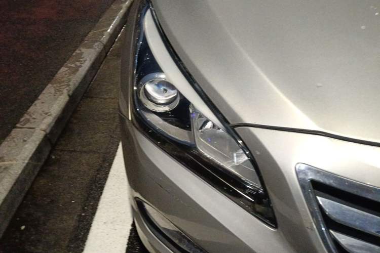 Used Hyundai Mistra 2014 1.8L Automatic Deluxe DLX Model Right Front Headlight
