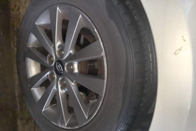 Used Hyundai Mistra 2014 1.8L Automatic Smart GLS Right Front Wheel Hub